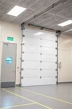 वेयरहाउस लिफ्टिंग फायर रेटेड अनुभागीय दरवाजा औद्योगिक अनुकूलित आकार: