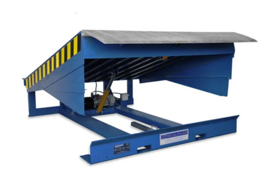 कार्यशाला स्वचालित डॉक प्लेट डॉक दरवाजा स्तर 25000-40000LBS सुरक्षित डिजाइन अनुकूलित