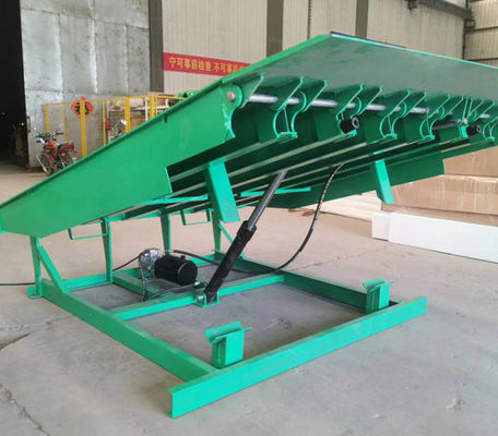 कार्यशाला स्वचालित डॉक प्लेट डॉक डोर लेवलर्स 25000-40000LBS सुरक्षित डिजाइन यांत्रिक मंच आकार अनुकूलन योग्य