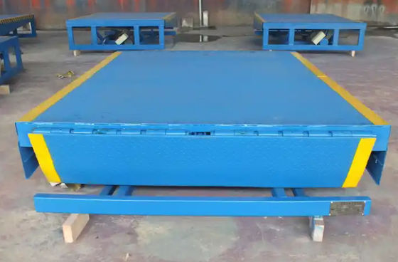 सुरक्षा चेन कार्यशाला स्वचालित डॉक प्लेट डॉक डोर लेवलर्स 25000-40000LBS लोडिंग के लिए सुरक्षित डिजाइन