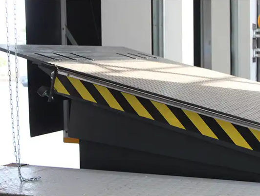 इलेक्ट्रिक मोटर मैकेनिकल कैंची लिफ्ट वर्टिकल डॉक डोर लेवलर्स वर्कशॉप ऑटोमैटिक डॉक प्लेट 25000-40000LBS सुरक्षित