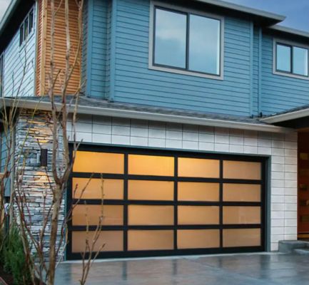 आधुनिक डिजाइन शैली जल तंगी स्वचालित काला एल्यूमिनियम फ्रॉस्टेड पारदर्शी ग्लास सेक्शनल गैराज दरवाजा सेक्शनल डिजाइन के साथ