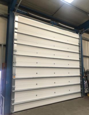 उच्च सुरक्षा लॉक फायर स्टेशन औद्योगिक अनुभागीय दरवाजे स्वचालित रूप से बने और आपातकालीन रिलीज फायरप्रूफ रोलिंग शटर डोर निर्यातक