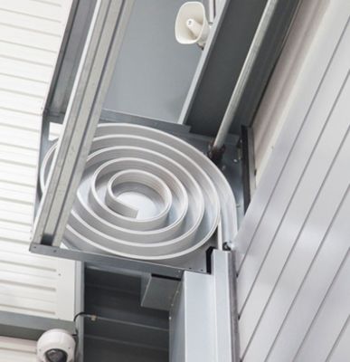 0.75KW मोटर पावर एल्यूमिनियम फैक्टरी थोक औद्योगिक उच्च गति सर्पिल दरवाजा हैंगर के लिए फोटोइलेक्ट्रिक सेंसर मोटर डोर के साथ सुरक्षा और दक्षता