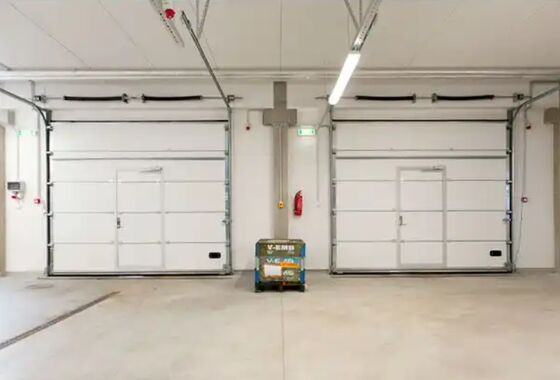 चीन ओवरहेड स्वचालित गोदाम कारखाने बाहरी अनुकूलित स्टील वाणिज्यिक अनुभागीय ओवरहेड दरवाजे फायर स्टेशन औद्योगिक दरवाजे