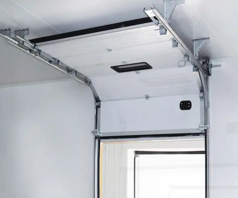 शोर को कम करने वाले वाणिज्यिक अनुभागीय ऊपरी दरवाजे फायर स्टेशन औद्योगिक अनुभागीय दरवाजे अनुभागीय इस्पात दरवाजे स्वचालित रूप से आकार दिया