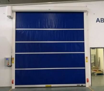 हाई स्पीड पीवीसी रैपिड रोलर दरवाजे स्टील ऑटोमेशन शटर मोटर नीले रंग का संचालन करते हैं